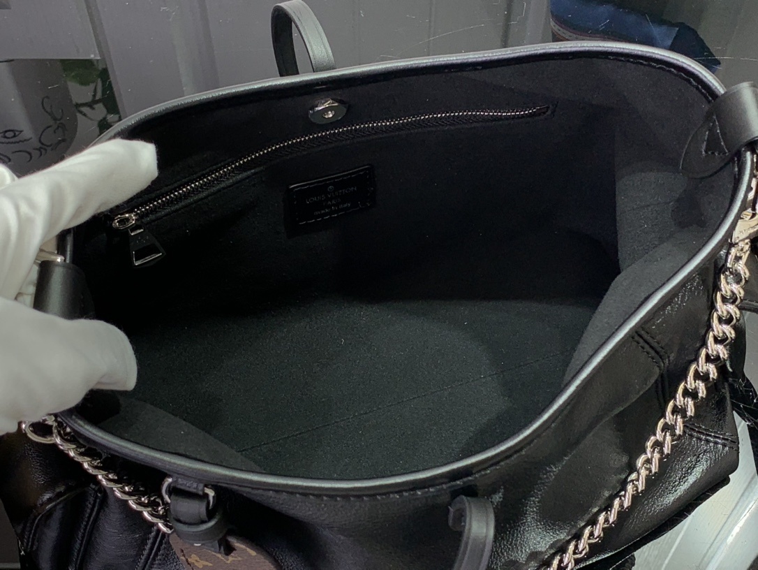 LV Shoulder bag M24861
