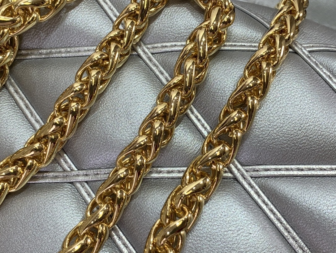 LV Shoulder bag m25107 