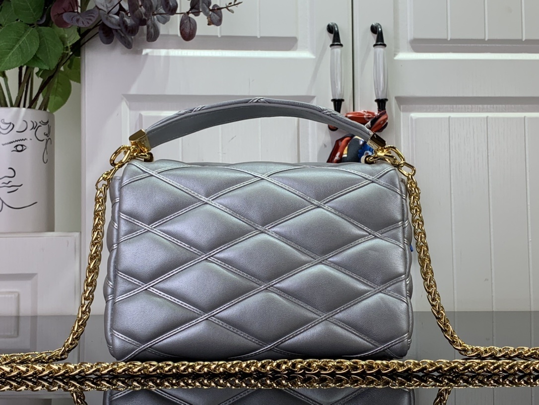 LV Shoulder bag m25107 