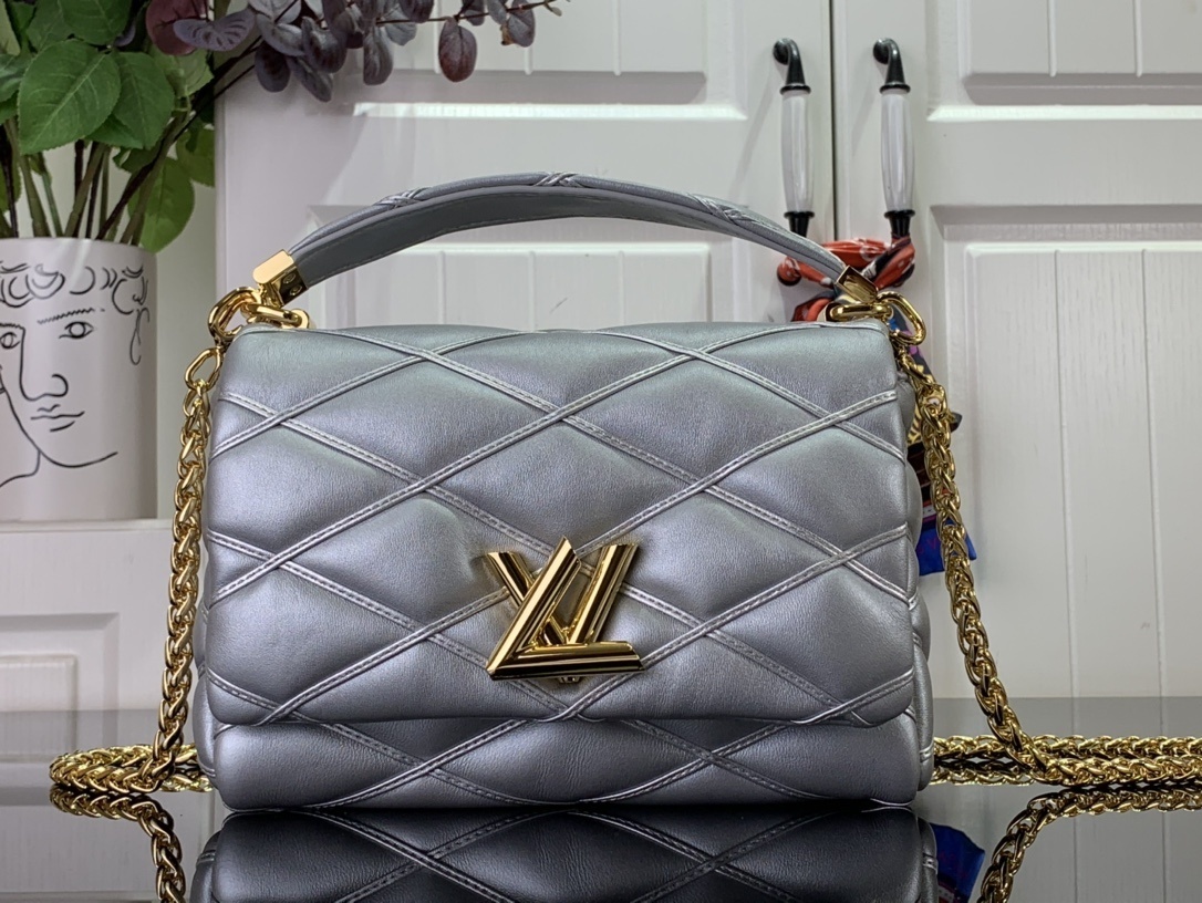 LV Shoulder bag m25107 