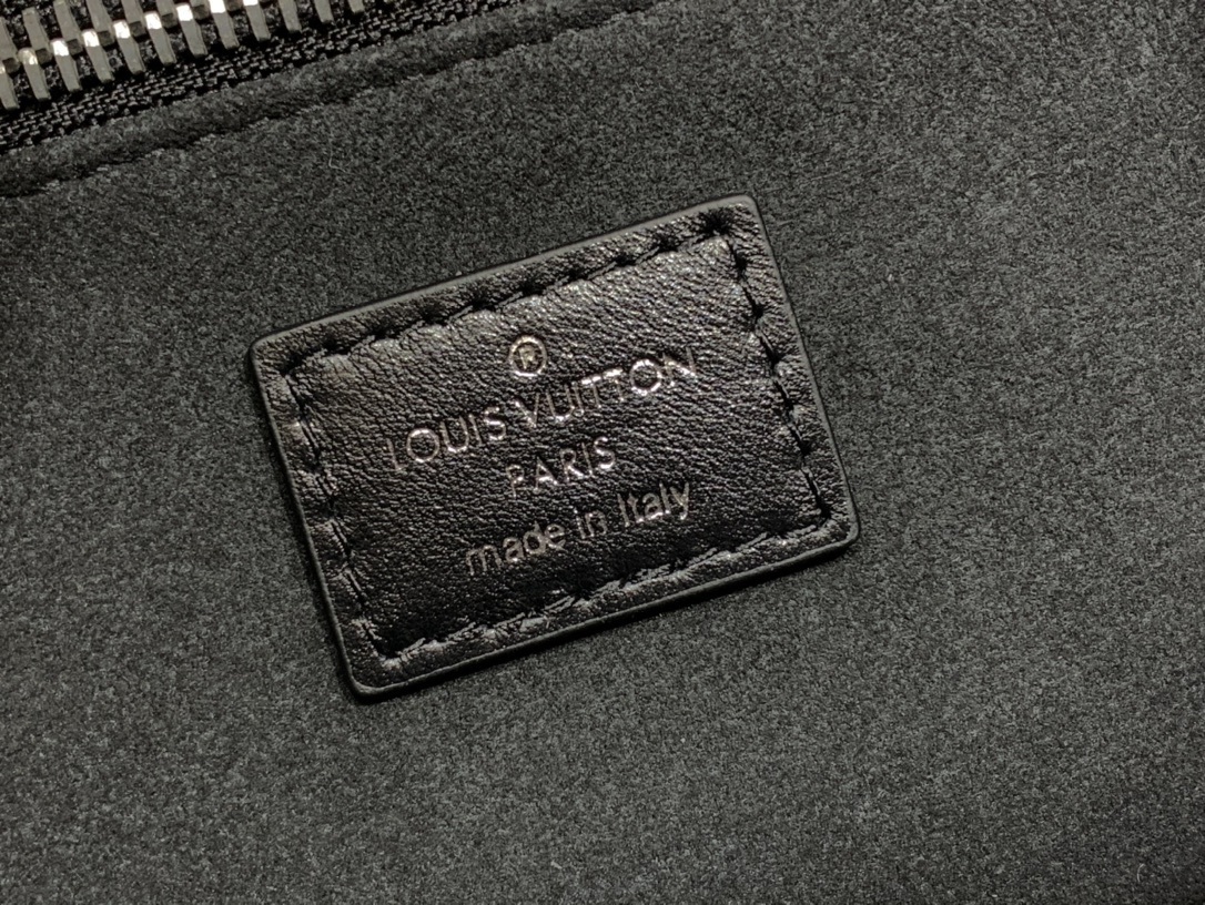 LV Shoulder bag M25143