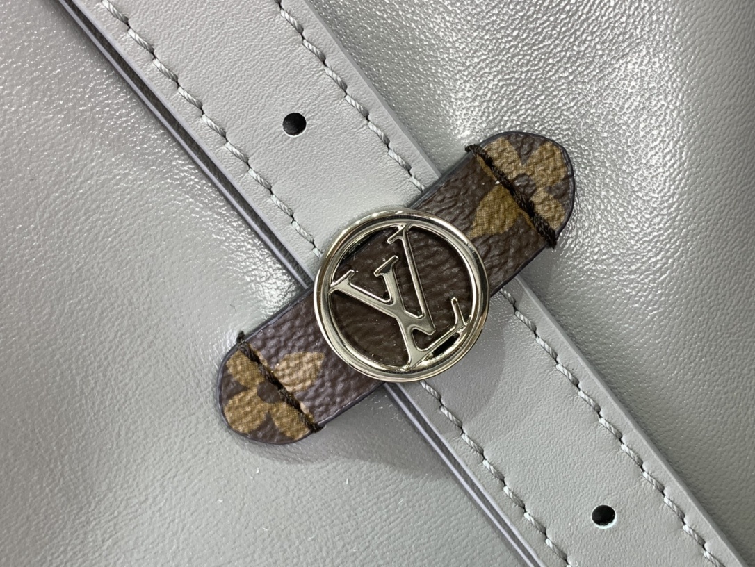 LV Shoulder bag M25143