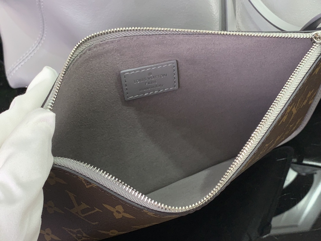 LV Shoulder bag M25143