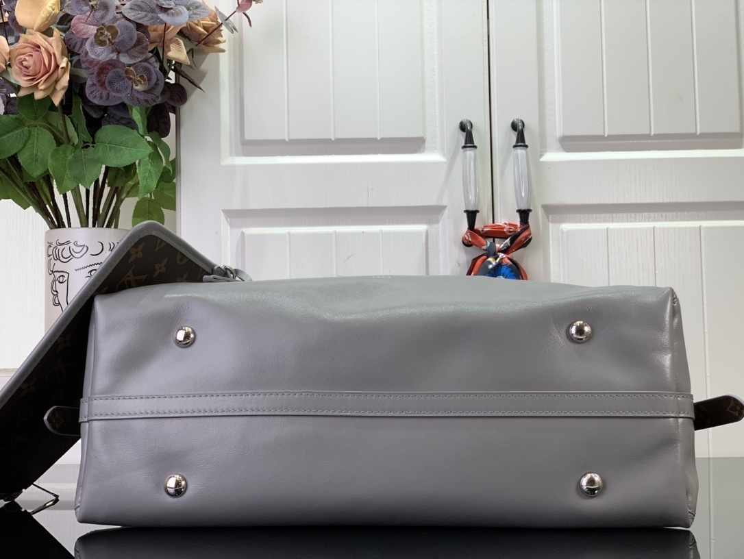 LV Shoulder bag M25143