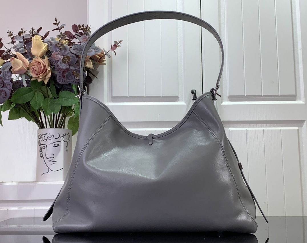 LV Shoulder bag M25143