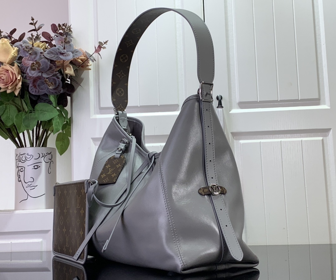 LV Shoulder bag M25143