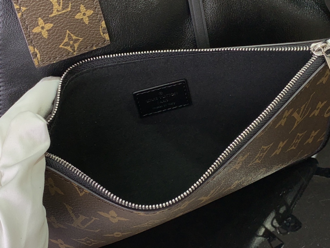 LV Shoulder bag M25143