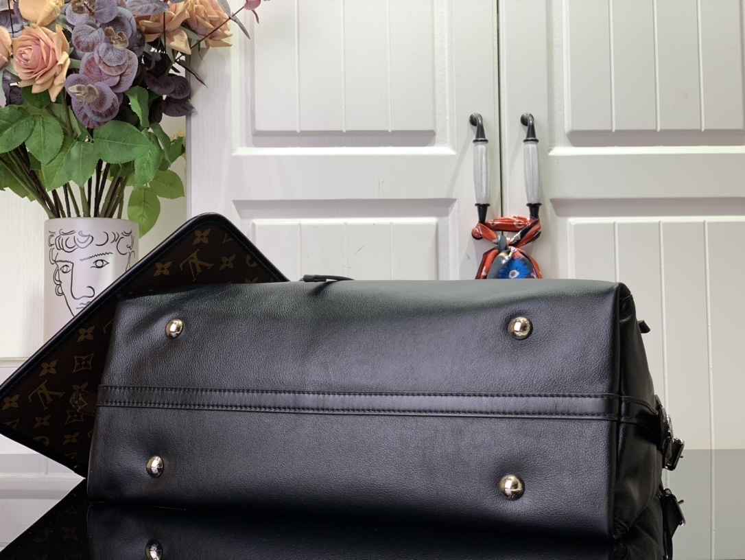 LV Shoulder bag M25143