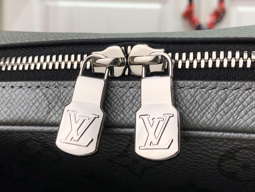 LV Shoulder bag m30830