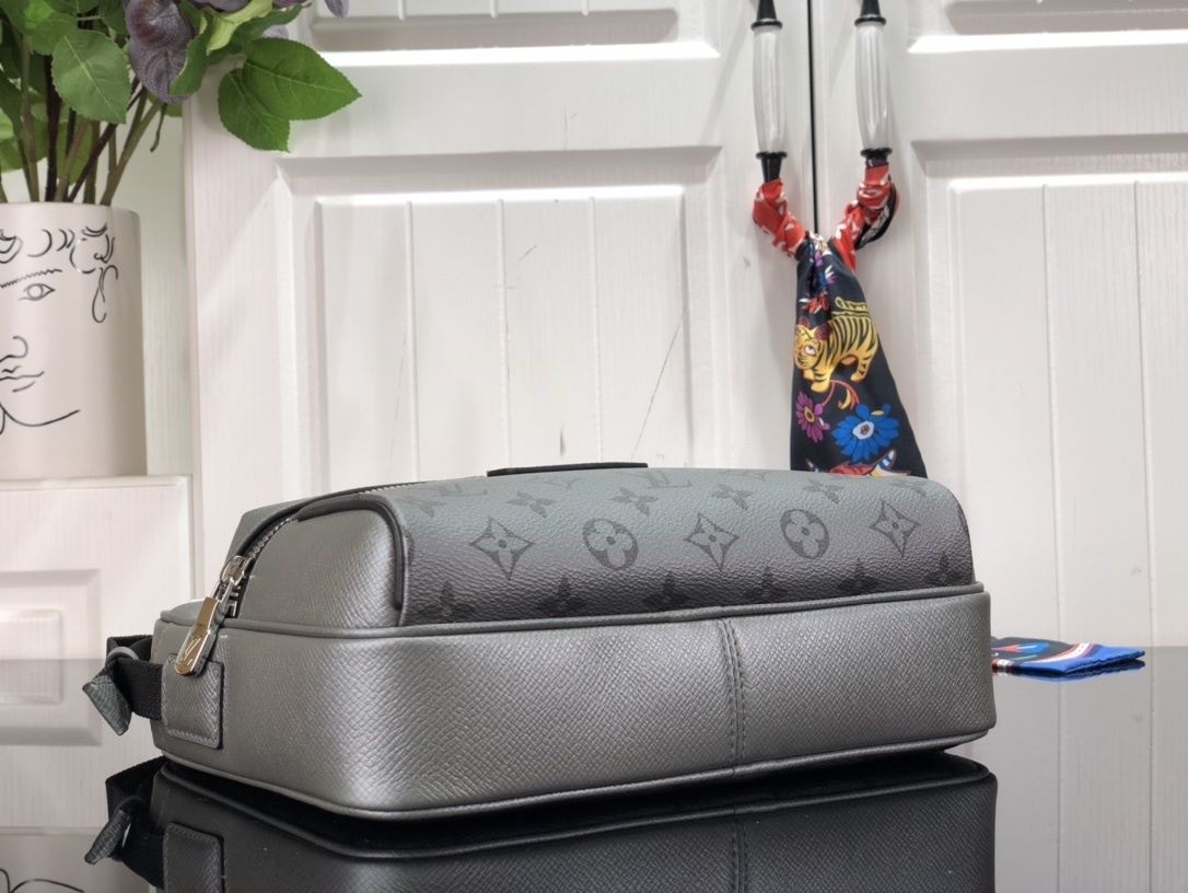 LV Shoulder bag m30830