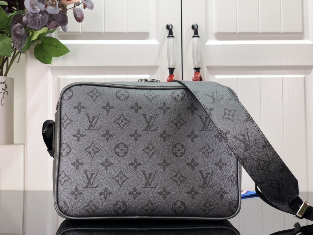 LV Shoulder bag m30830