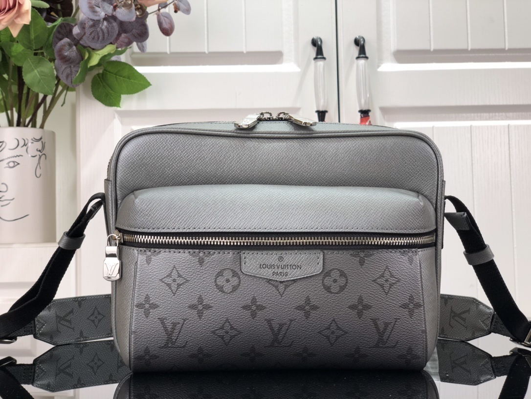 LV Shoulder bag m30830
