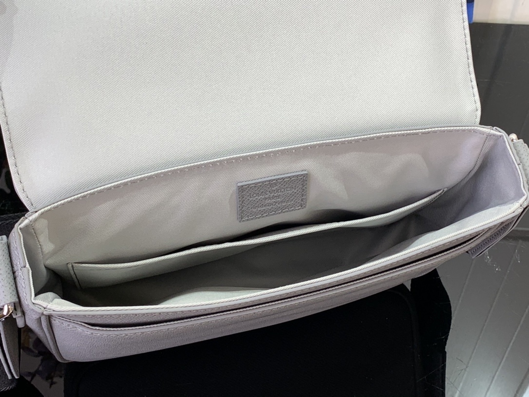 LV Shoulder bag m30850 