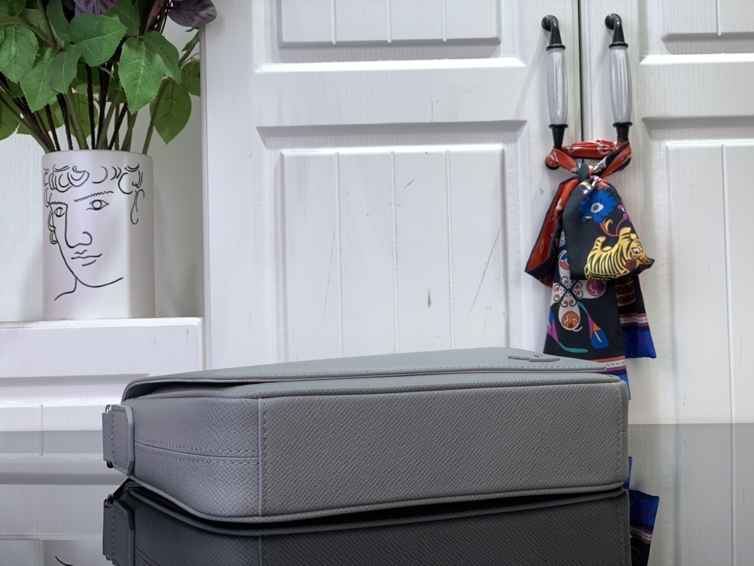 LV Shoulder bag m30850 