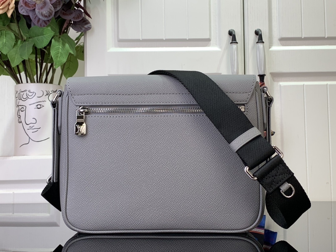 LV Shoulder bag m30850 