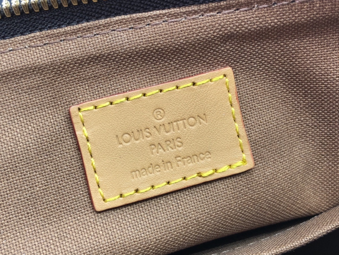 LV Shoulder bag M40077