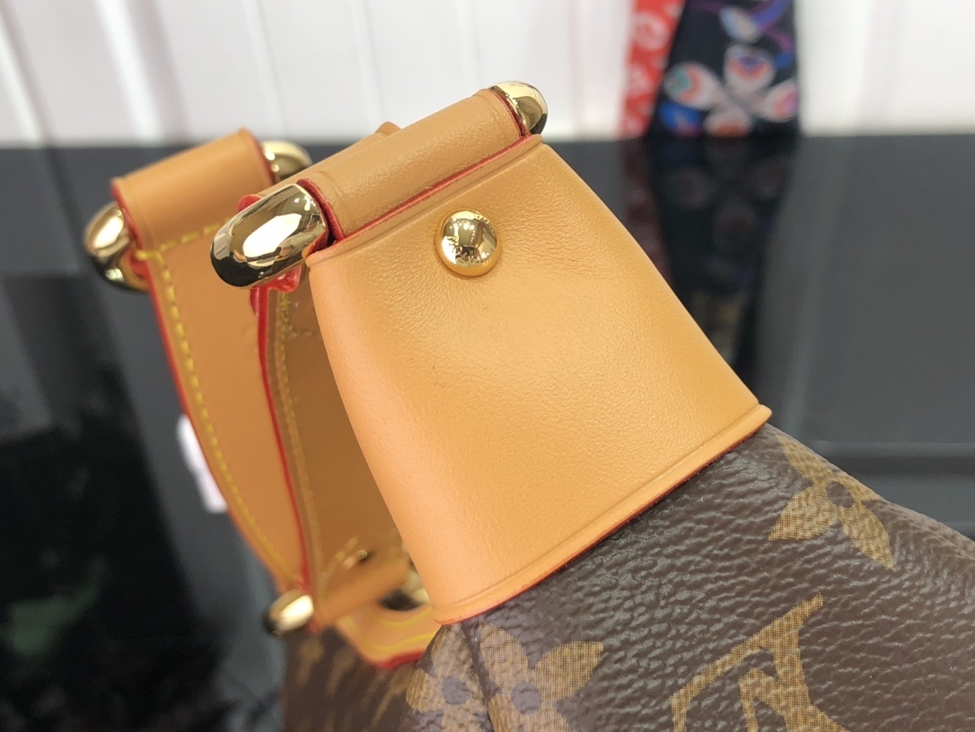 LV Shoulder bag M40077