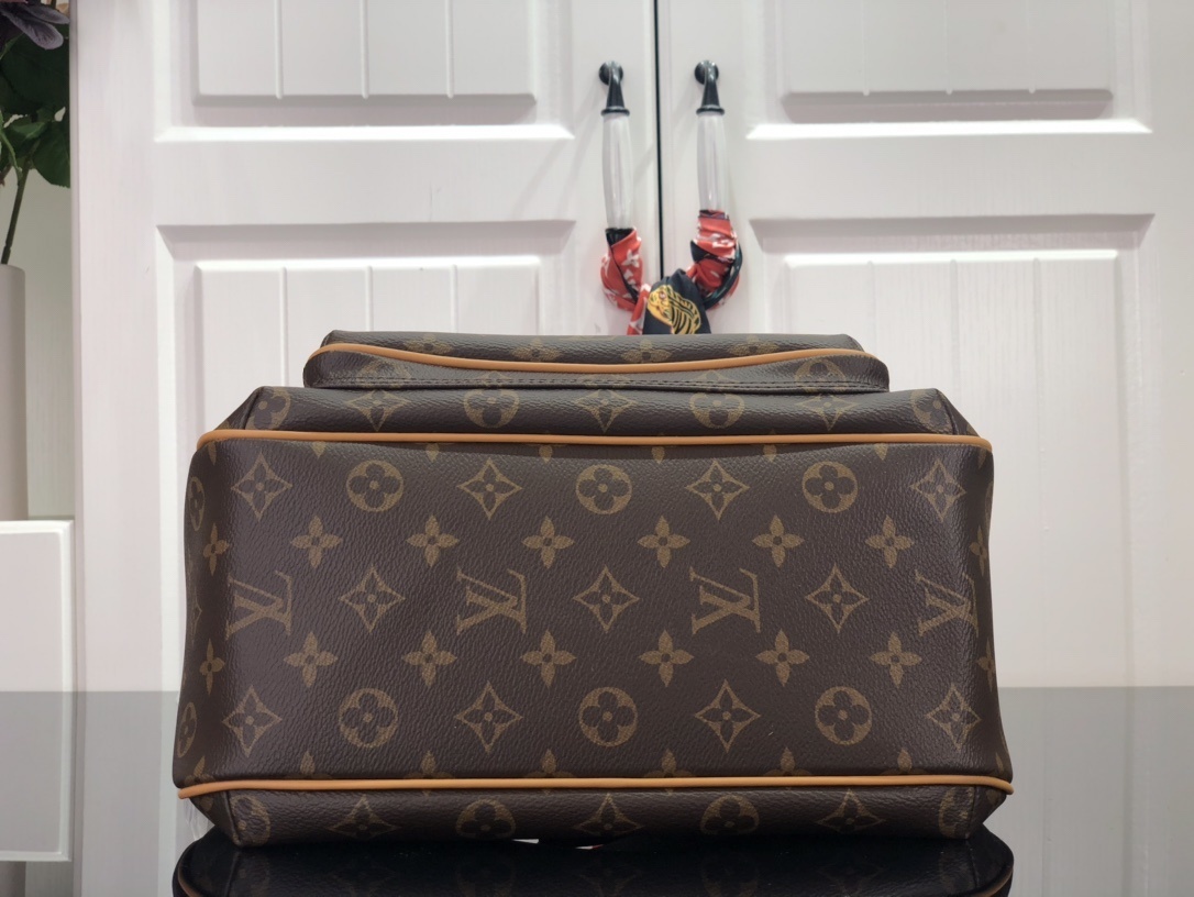 LV Shoulder bag M40077