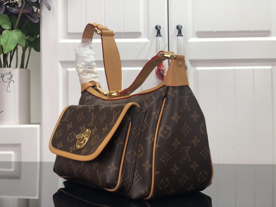 LV Shoulder bag M40077