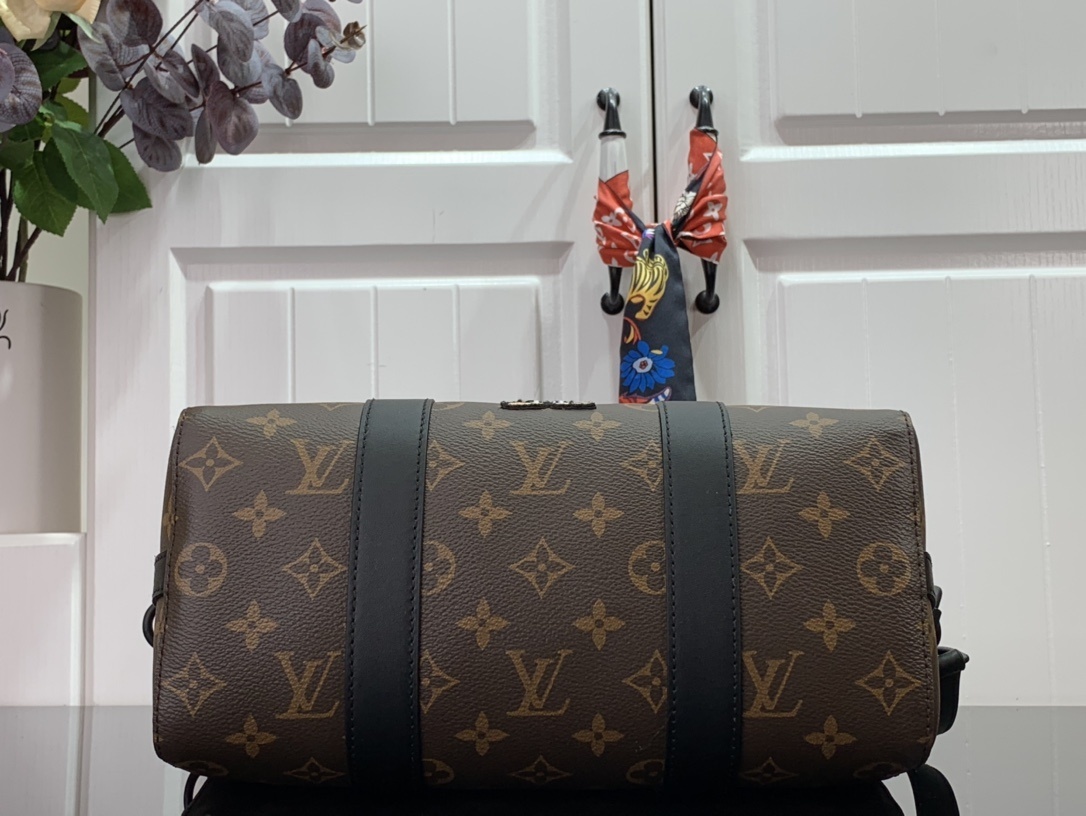 LV Shoulder bag M45652GR 