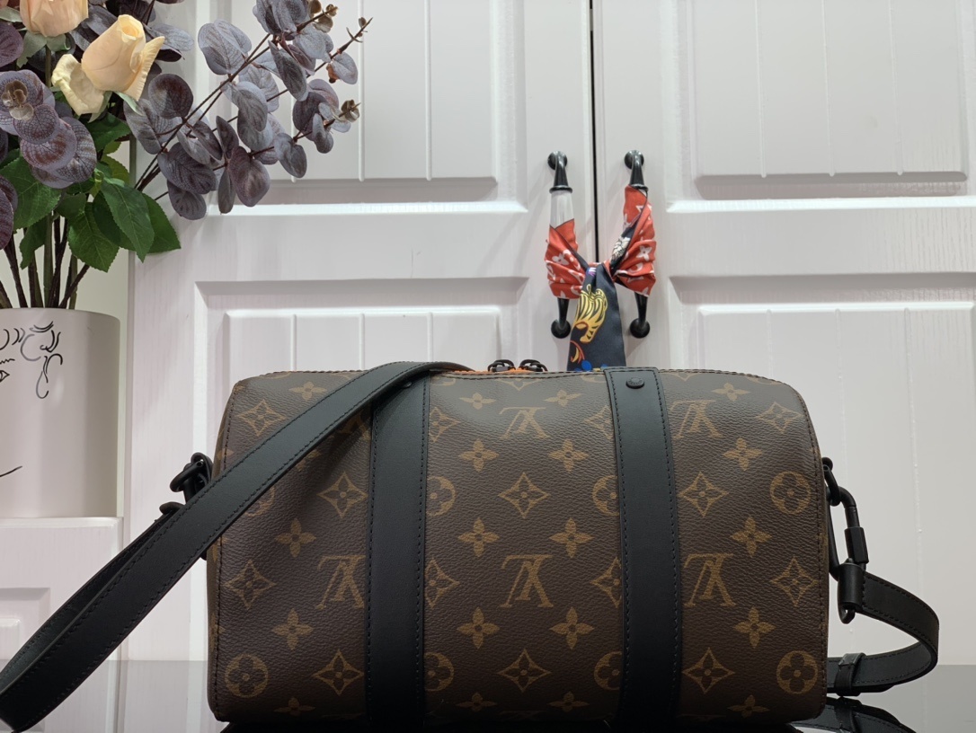 LV Shoulder bag M45652GR 