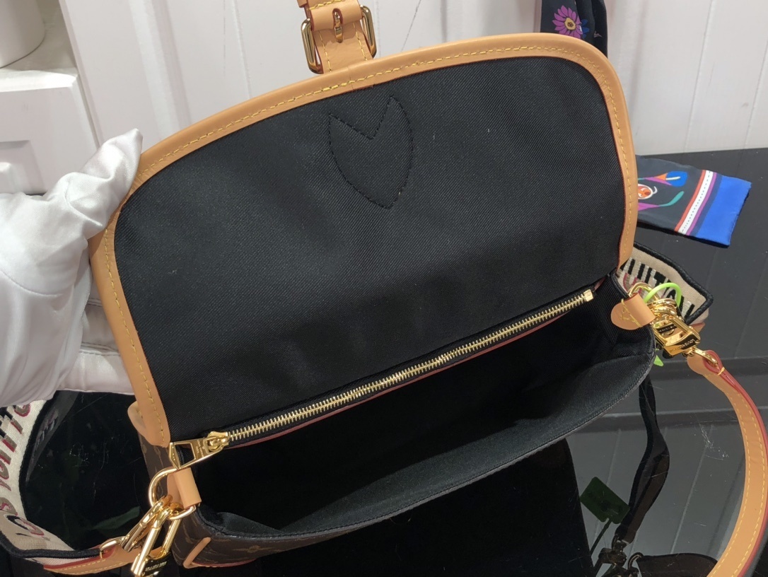 LV Shoulder bag M45985