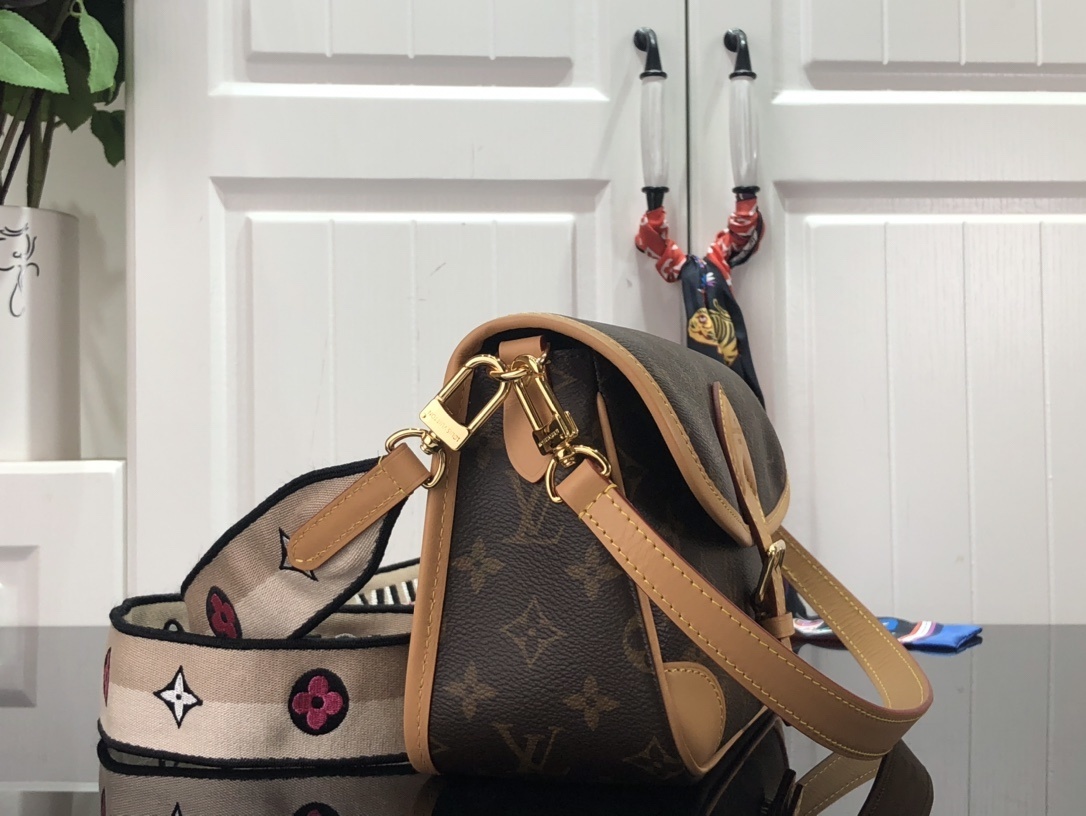 LV Shoulder bag M45985