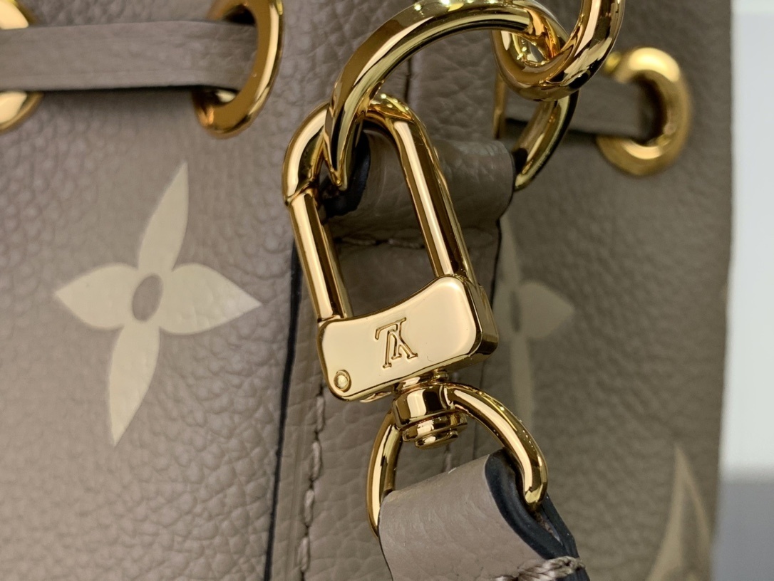 LV Shoulder bag m46291