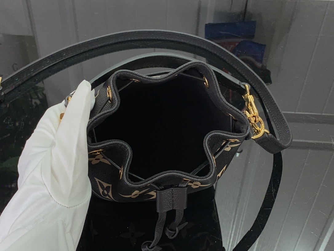 LV Shoulder bag m46291