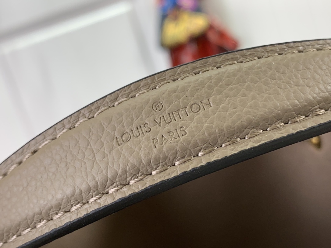 LV Shoulder bag m46291