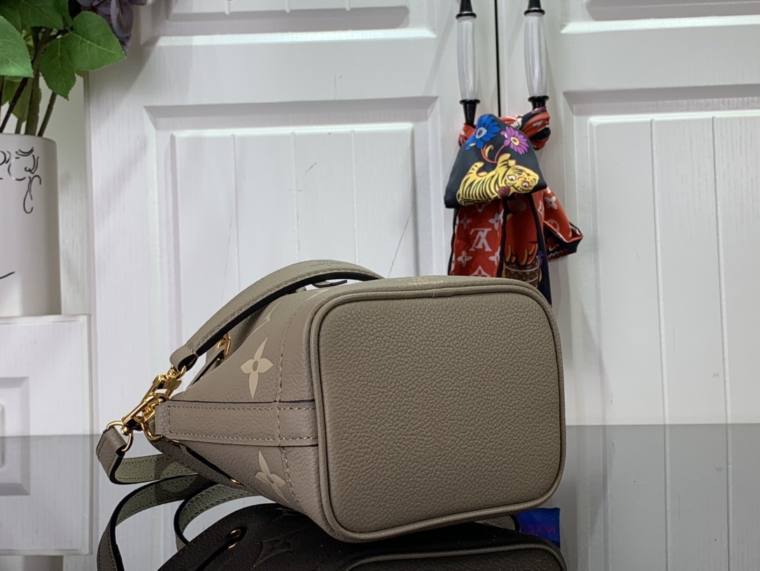 LV Shoulder bag m46291