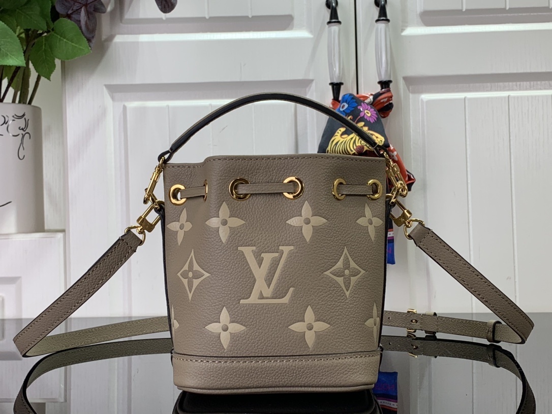 LV Shoulder bag m46291