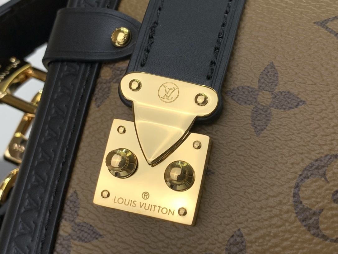 LV Shoulder bag M46358