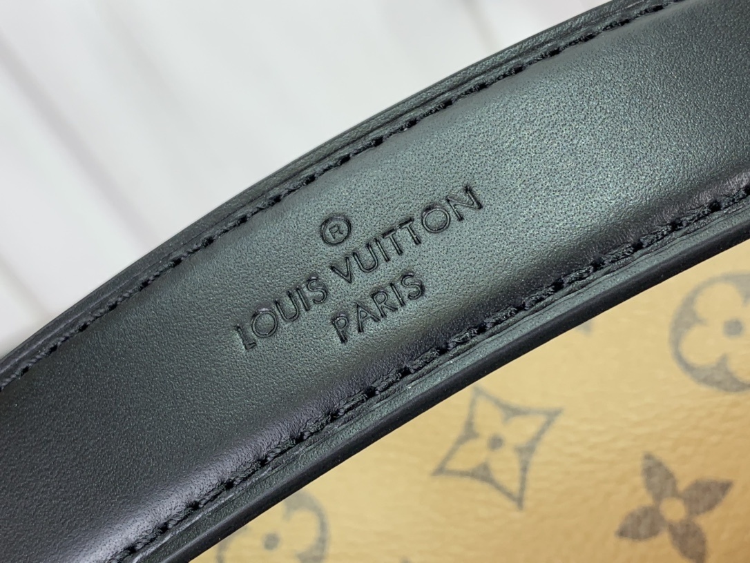 LV Shoulder bag M46358