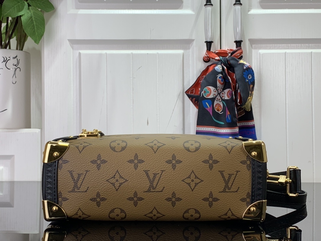 LV Shoulder bag M46358