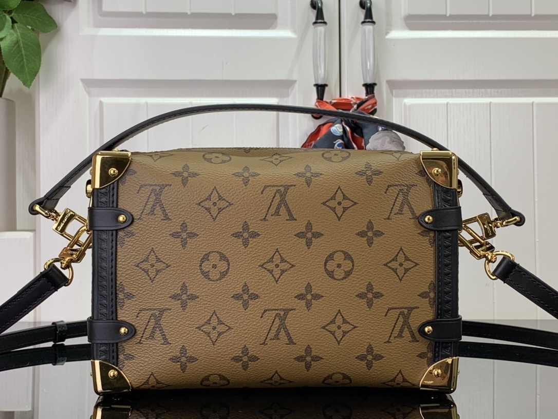 LV Shoulder bag M46358
