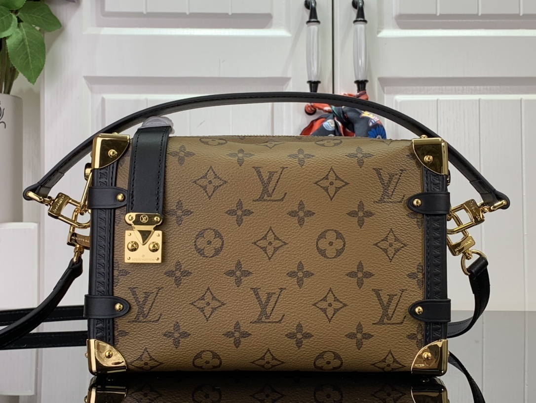 LV Shoulder bag M46358
