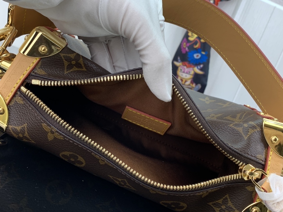 LV Shoulder bag M46358