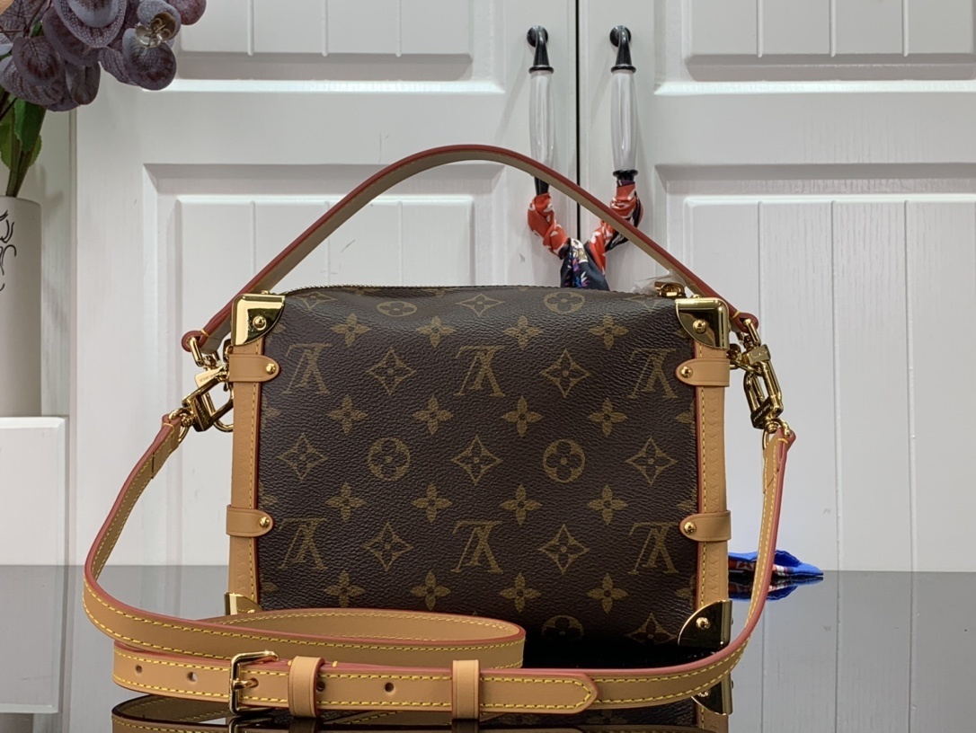LV Shoulder bag M46358