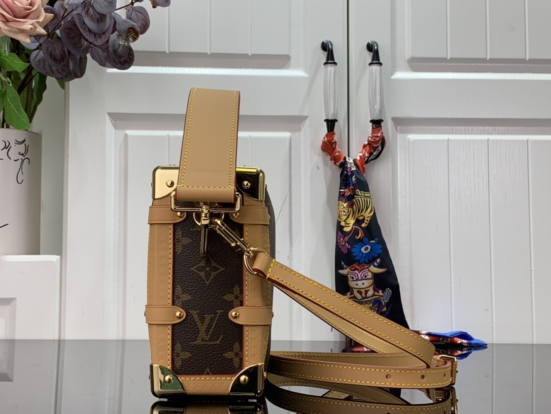LV Shoulder bag M46358