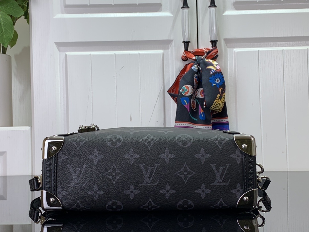 LV Shoulder bag M46358