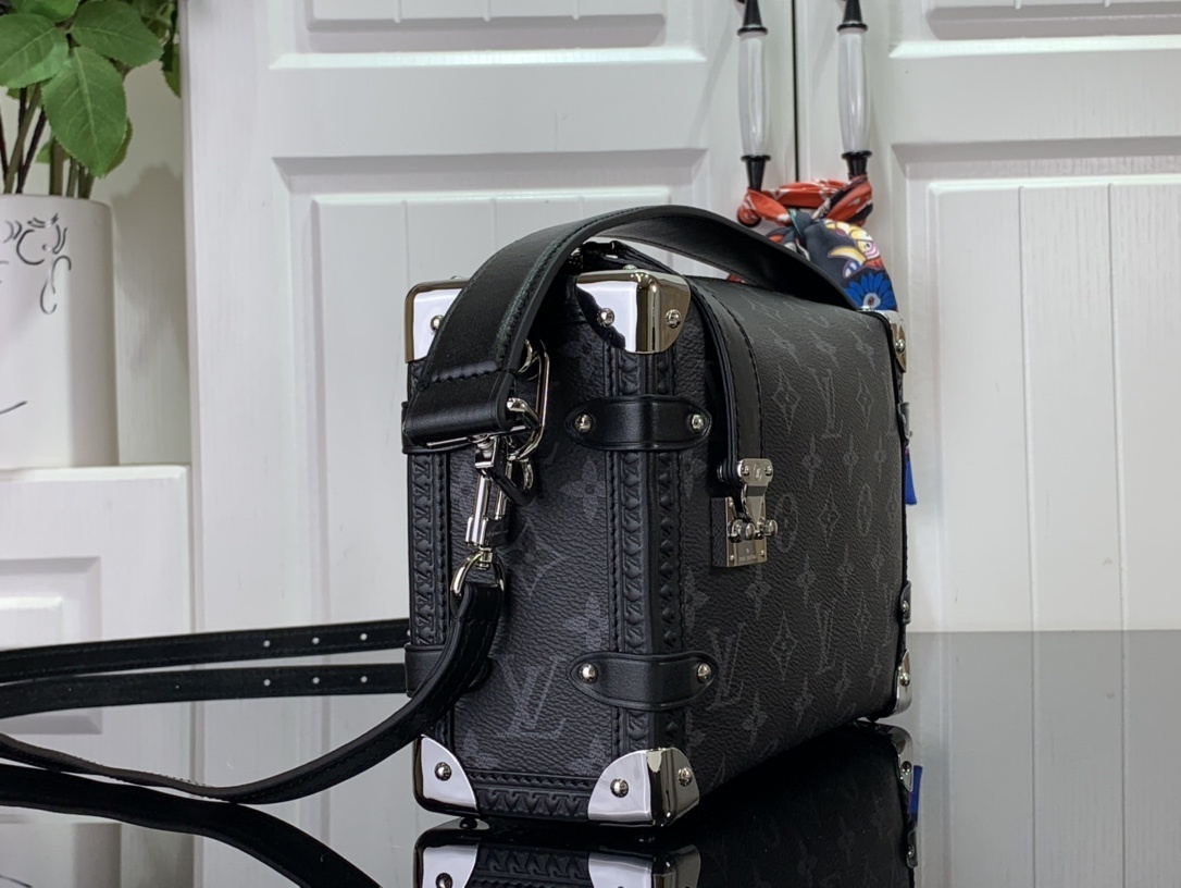 LV Shoulder bag M46358