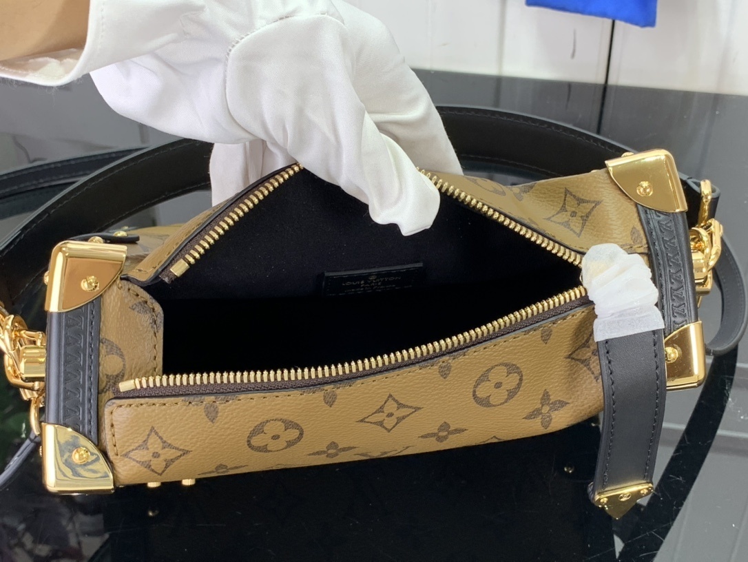 LV Shoulder bag M46358