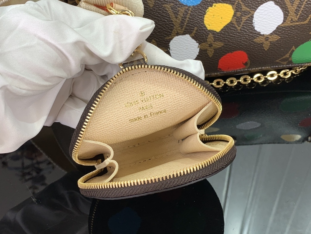 LV Shoulder bag m46385