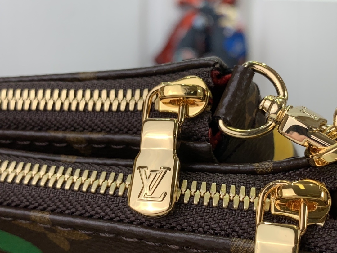 LV Shoulder bag m46385