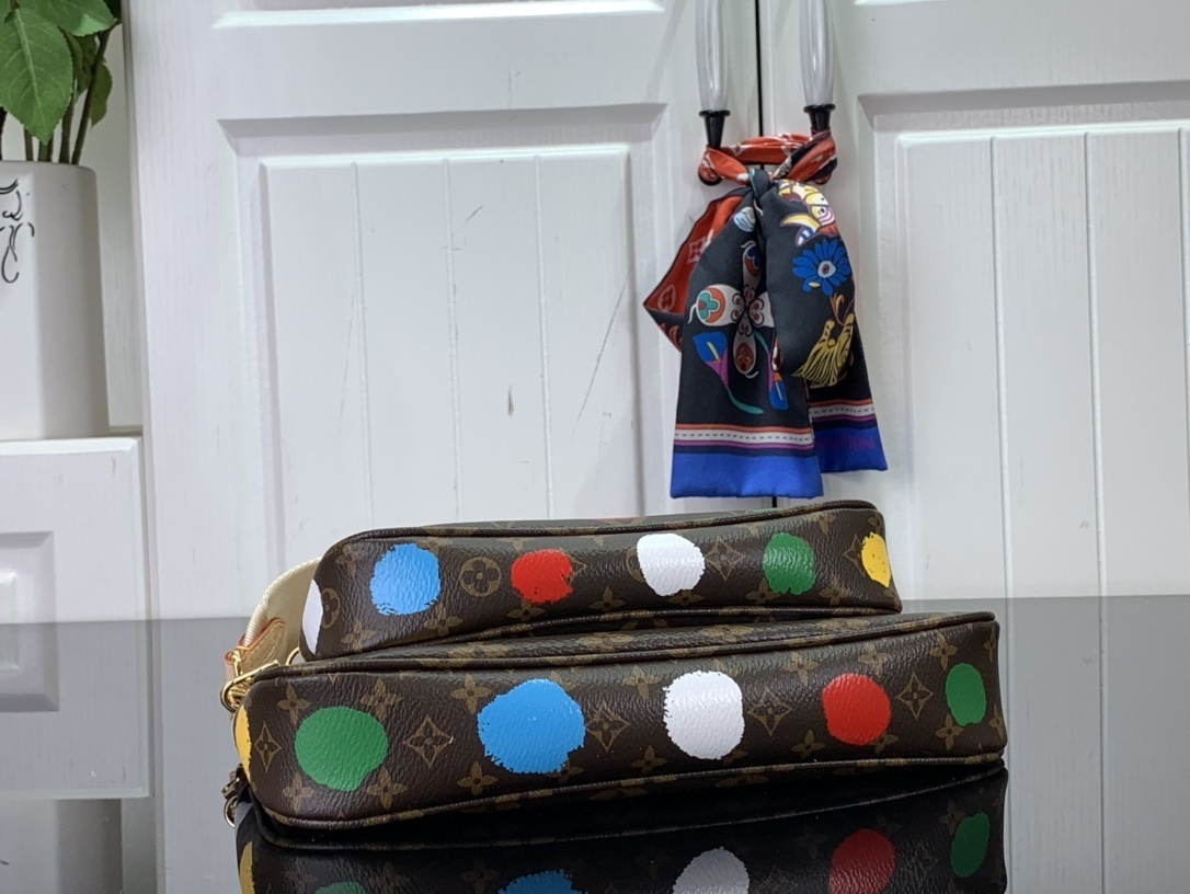 LV Shoulder bag m46385