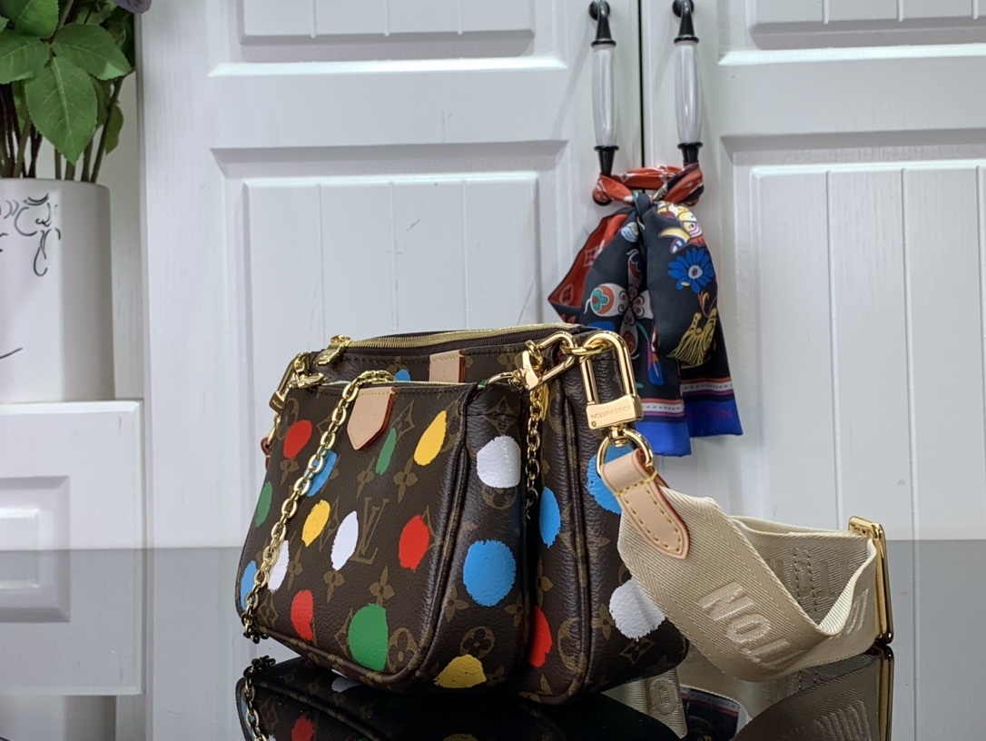 LV Shoulder bag m46385