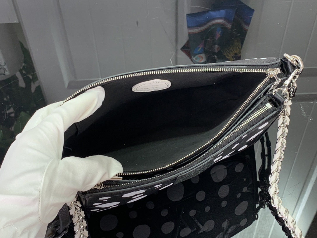 LV Shoulder bag m46410 