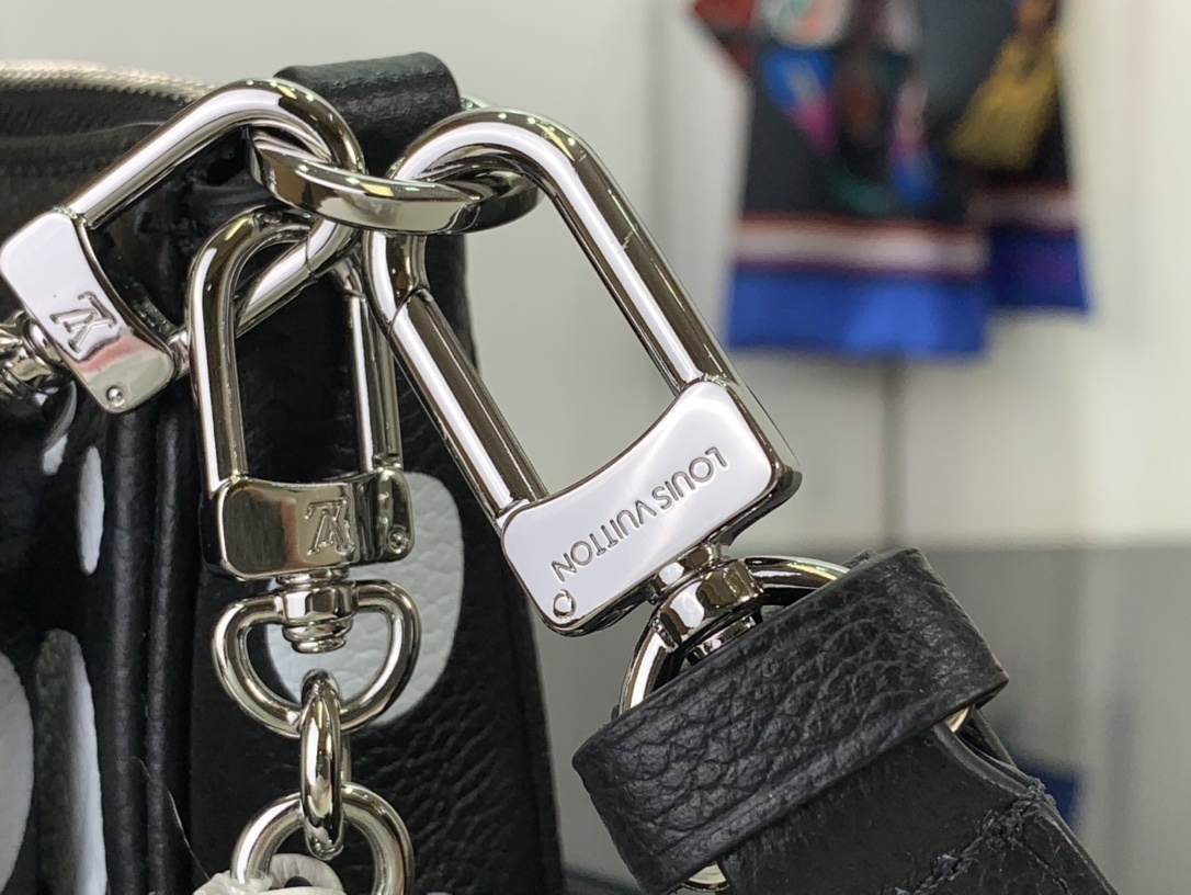 LV Shoulder bag m46410 