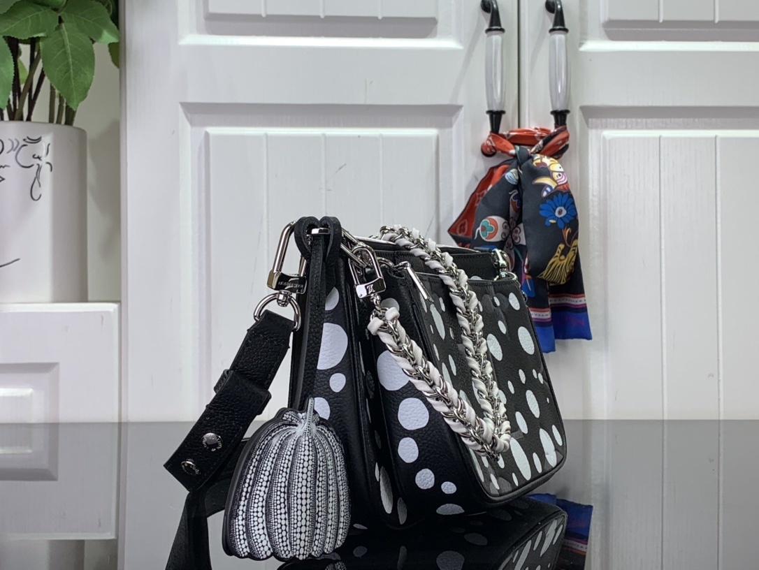 LV Shoulder bag m46410 